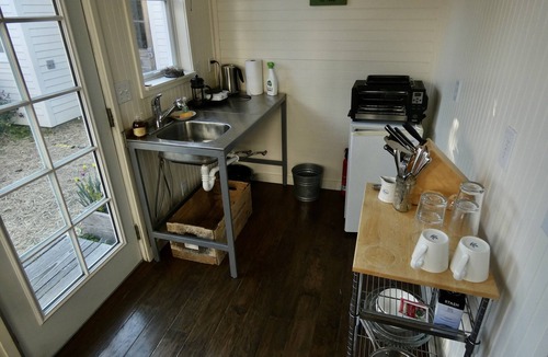 Eastside Santa Cruz Cottage | Cottage 1.5 blocks to Beach!