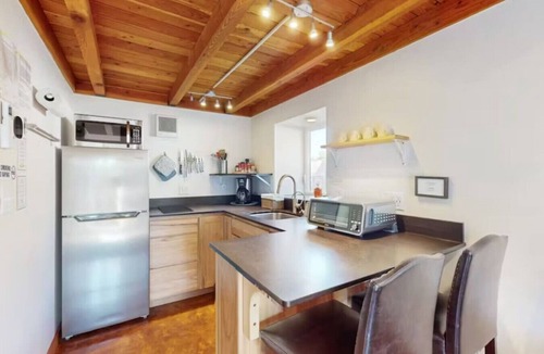 Eureka Apartment | Cottage near Zoo, Beaches, Hospitals, and Redwood Forests
