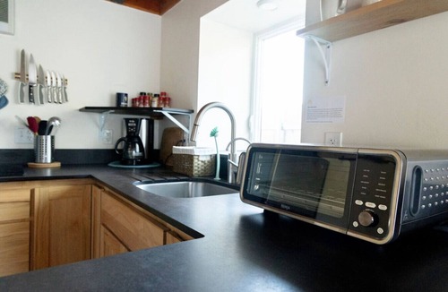 Eureka Apartment | Cottage near Zoo, Beaches, Hospitals, and Redwood Forests