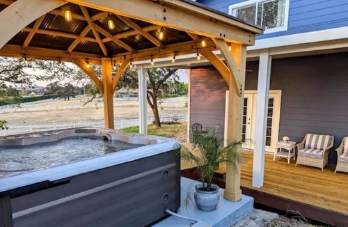 Cedar Ridge House | Country Farmhouse on Wine Trail Hot Tub & Pool Table