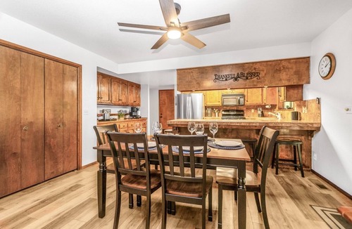 Trinity Center House | COUNTRY LAKE RETREAT. Special rate. Book now.