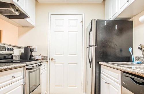 San Ramon Condo | ❤️Covered parking -WIFI Full size W/D in unit. Business Travel Ready.