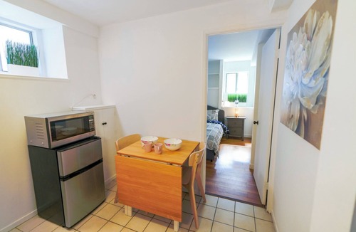 Russian Hill Apartment | Cozy 1-Bedroom Basement Apartment in North Beach, Steps from Iconic Landmarks