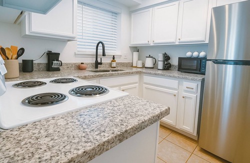 Pumpkin Center Condo | Cozy 1-bedroom condo in terrific Bakersfield with WiFi, AC
