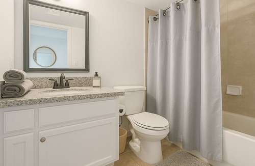 Pumpkin Center Condo | Cozy 1-bedroom condo in terrific Bakersfield with WiFi, AC