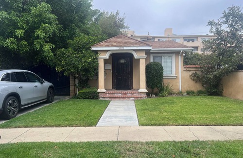 Palms Apartment | Cozy 1-bedroom studio in charming Los Angeles with AC
