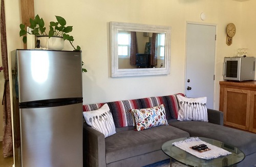 Winters House | Cozy 1-bedroom studio barn cottage in tranquil Winters