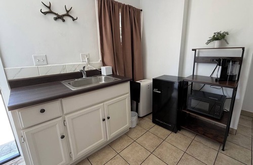 Inglewood Apartment | Cozy 1-bedroom studio in charming Inglewood with AC