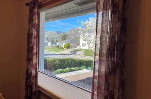 Wenatchee House | Cozy 2-bedroom Wenatchee view house close to town