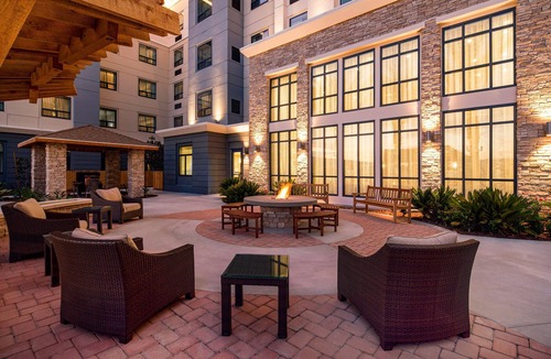 Irvine Business Complex Apartment | Cozy 2BR Suite w/Kitchen | Free Breakfast + Pool