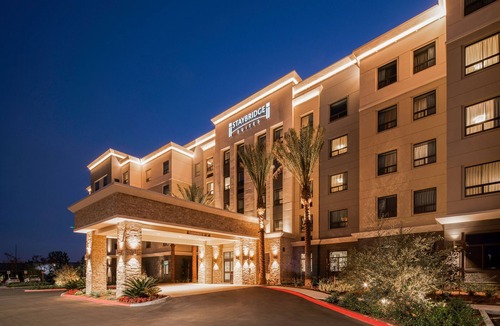 Irvine Business Complex Apartment | Cozy 2BR Suite w/Kitchen | Free Breakfast + Pool