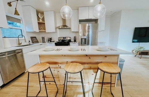 Altadena House | Cozy 3/2 Rose Bowl, Pasadena with AC and Parking