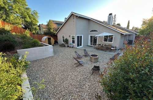 Antelope House | Cozy 3 Bedroom house in Sacramento w/Private Sauna