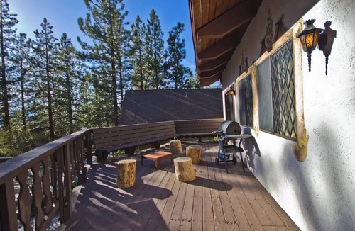 South Lake Tahoe Ski Chalet | Cozy 3-bedroom chalet in lovely South Lake Tahoe with WiFi