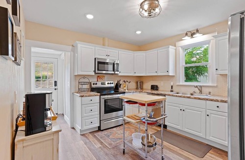 Spokane House | Cozy 3BR Spokane home near downtown—Wi‑Fi, BBQ, Off street parking, Sleeps 8