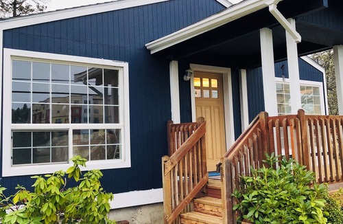 Mount Baker House | Cozy and comfortable 3-bedroom in-city retreat! Close to downtown and stadium!