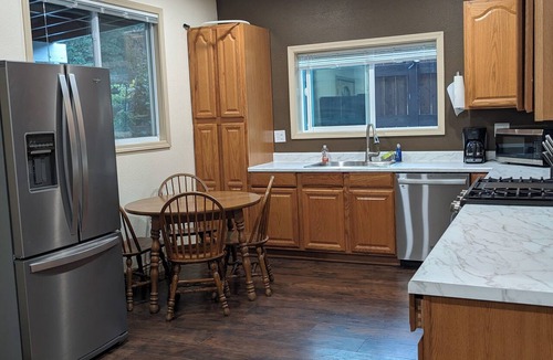Lewiston House | Cozy Buckhorn Summit Shingle Shanty Guest house.