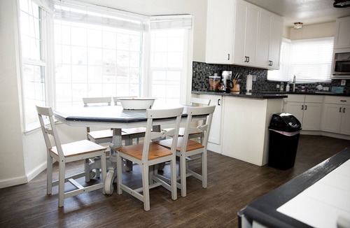 South Lake Tahoe House | Cozy Central 4 BR Cabin, with Game Loft, Spa, Walk to the Lake, Eateries, Ski!