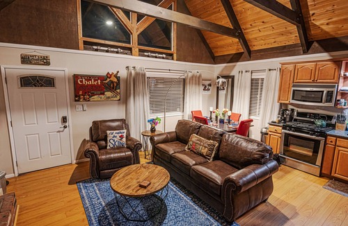 Big Bear Lake Cabin | Cozy Chalet w/Spa Dog Friendly Fenced FirePit Near Village Mountain View