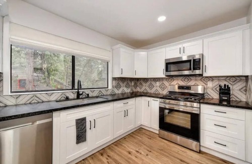 Arnold Cabin | Cozy-chic cabin close to wineries!