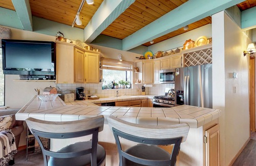 Tahoya Shores Condo | Cozy condo w/balcony & lake views - near biking & hiking trails, beach & skiing