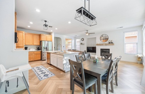Regency Park House | Cozy & Contemporary Sacramento Gateaway
