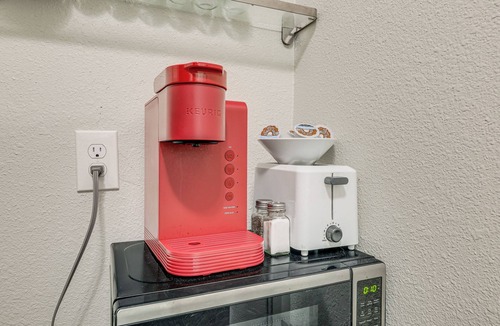 Compton Apartment | Cozy & Convenient Condo in Compton, Pets Welcome!