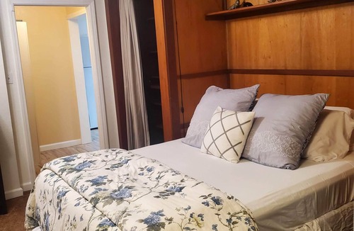 East Richmond Bed & Breakfast | Cozy Cottage with deck and garden