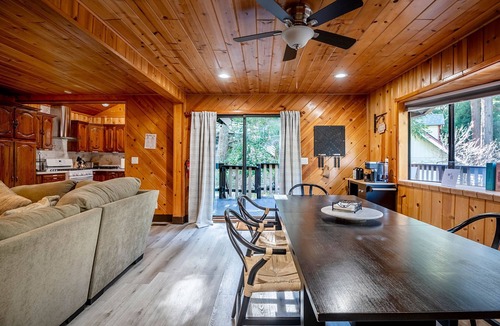 Crestline House | Cozy Crestline Cabin Near Lake Gregory