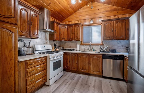 Crestline House | Cozy Crestline Cabin Near Lake Gregory