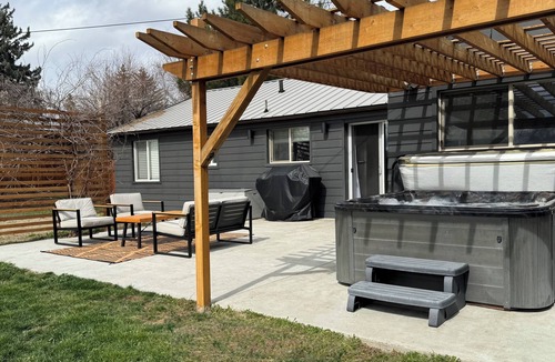 Ellensburg House | Cozy Ellensburg Home with Hot Tub - Radio Hill near CWU, Rodeo & Downtown