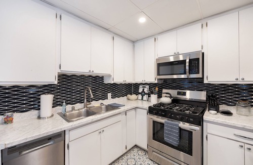 Hollywood Heights House | Cozy Hollywood Hideaway w/Private Patio & Easy City Access | Casa Camrose