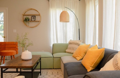 Mariposa House | Cozy Home on 5-acre land with a River and Office!