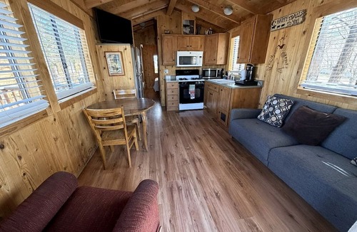 Lone Pine Cabin | Cozy Mountain-Style Cabin with Scenic Sierra Nevada Views Near Lone Pine, California