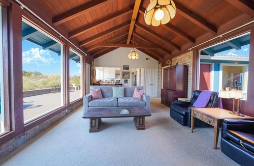 Stinson Beach House | Cozy Oceanfront Getaway in Seadrift