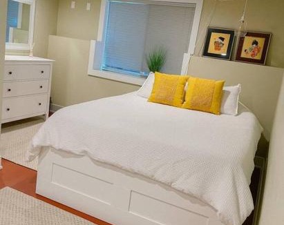 Whittier Heights House | Cozy One Bed Suite in the Heart of Ballard