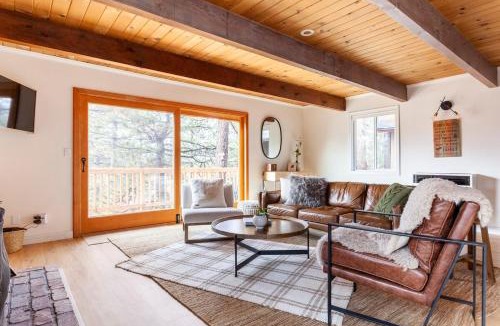 Arrowbear Lake House | Cozy Renovated Cabin with Hot tub and EV & Amenities