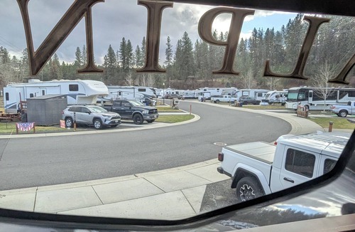 Latah Valley House | Cozy RV with WiFi and AC in Wonderful Spokane, The Bear Den