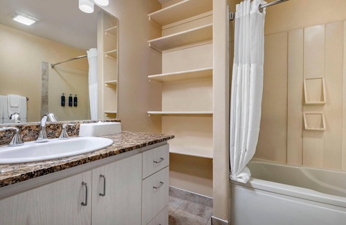 Canyon Corridor Apartment | Cozy Studio w/ WiFi, Resort Pools, Waterslides & Minutes to Downtown