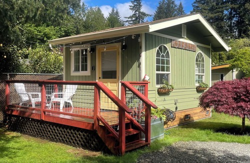 Tumwater Cabin | Cozy tiny house is spotlessly clean with lots of extras for a special stay.