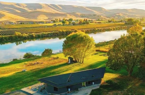 Prosser House | Cozy Two Bedroom River Front Getaway Share Save