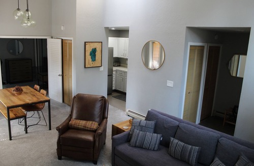 Incline Village Condo | Cozy Updated McCloud Condo - Walk to Lakeshore Drive, Shops & Restaurants