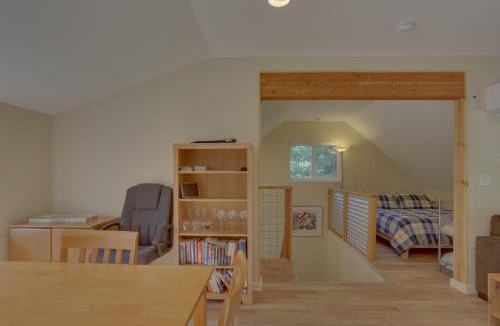 White Salmon House | Cozy woodland cabin in a peaceful location with forested views
