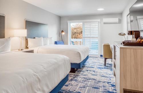 Cambria Hotel | Creekside Inn Downtown