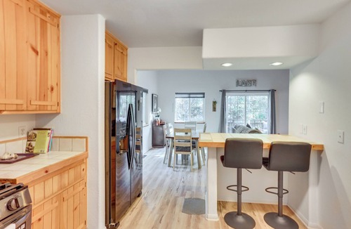 Crestline House | Crestline Home w/Deck < 2 Mi to Lake Gregory!