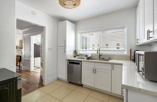 South Redondo House | Cute Cottage Less Than Mile To The Beach