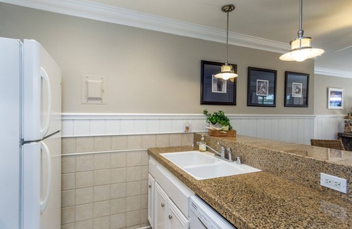 Bolsa Chica-Heil Condo | Darling Cottage Condo-1.5 Miles to Beach-18 Miles To Disneyland