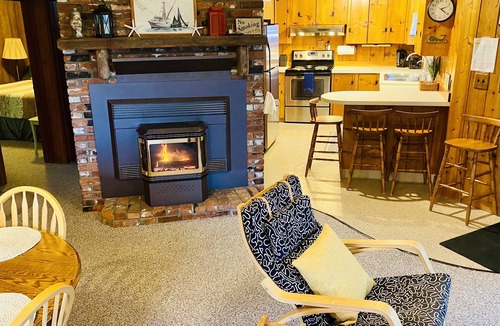 Oak Harbor House | Deception Pass Getaway AMAZING SUNSETS, EAGLES GALORE, BEACHFRONT, HUGE FIRE PIT