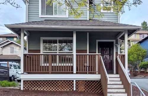 Mount Baker House | Delightful 2-bedroom house in hidden Seattle neighborhood