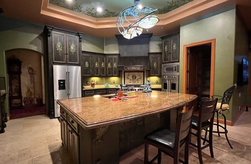 Gilroy House | Delightful 4 bedroom ranch with poolside kitchen